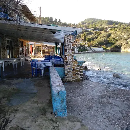 Palm Tree House By The * Skhoínos