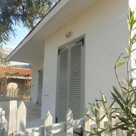 Palm Tree House By The Dom wakacyjny Skhoínos