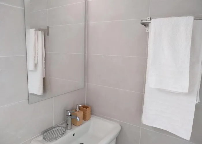 Semesterbostad Palm Tree House By The Skhoínos