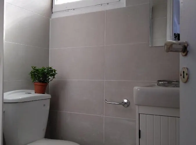 Semesterbostad Palm Tree House By The Skhoínos