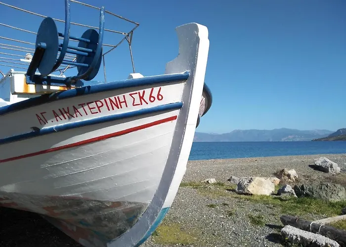Palm Tree House By The Semesterbostad Skhoínos
