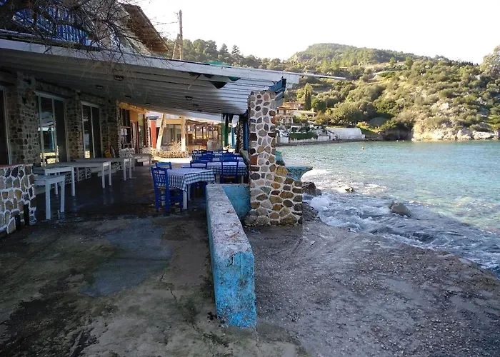 Palm Tree House By The * Skhoínos